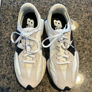 New Balance 327 Sneaker- Sea salt